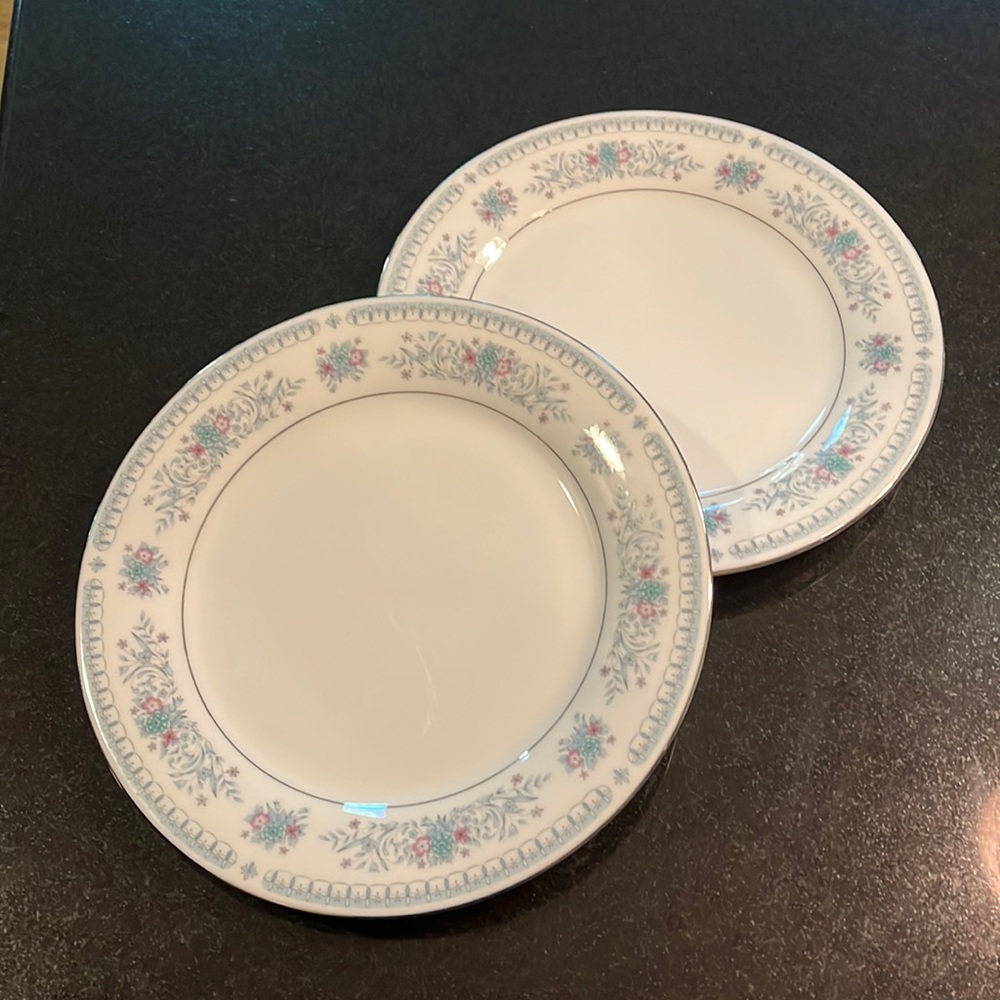 (2) Dinner Plate.  Pattern "Harmony" by CROWN MING.  Set of 2.